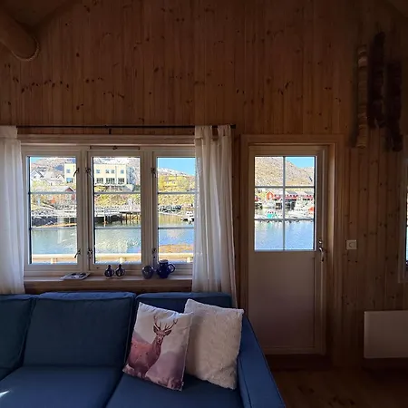 Yellow Waterfront Haven, Ferienhaus